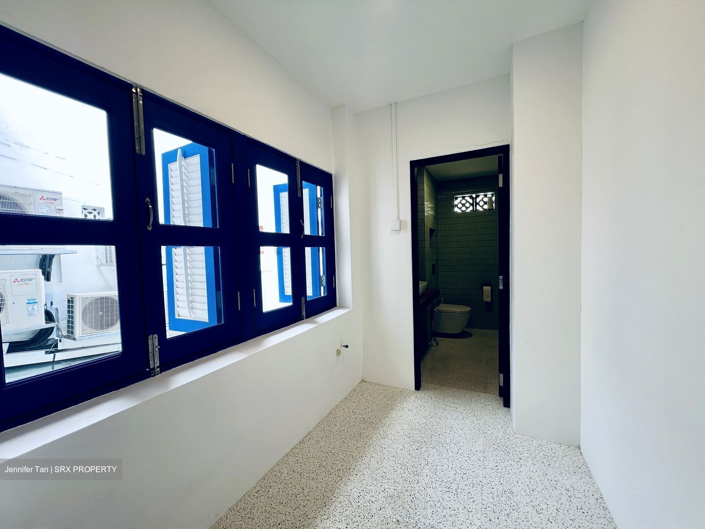 Club Street (D1), Office #613063241